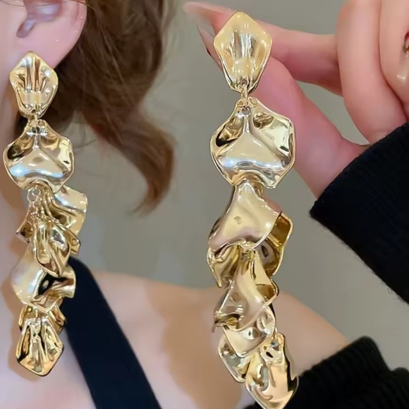 New!  Women’s Zara model Gold color  Statement Earrings - Picture 2 of 5